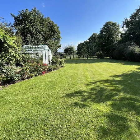 5 Bedroom 4 Bathroom Gym Playroom Country Home Leamington Spa Exterior photo