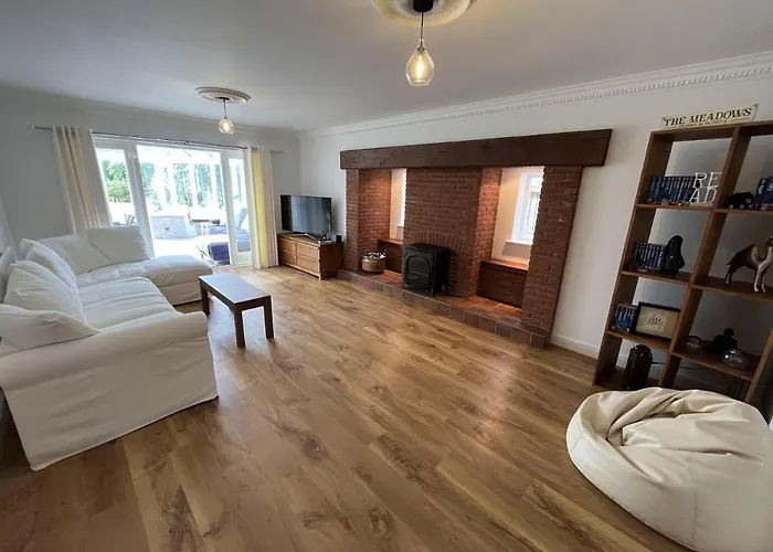 5 Bedroom 4 Bathroom Gym Playroom Country Home