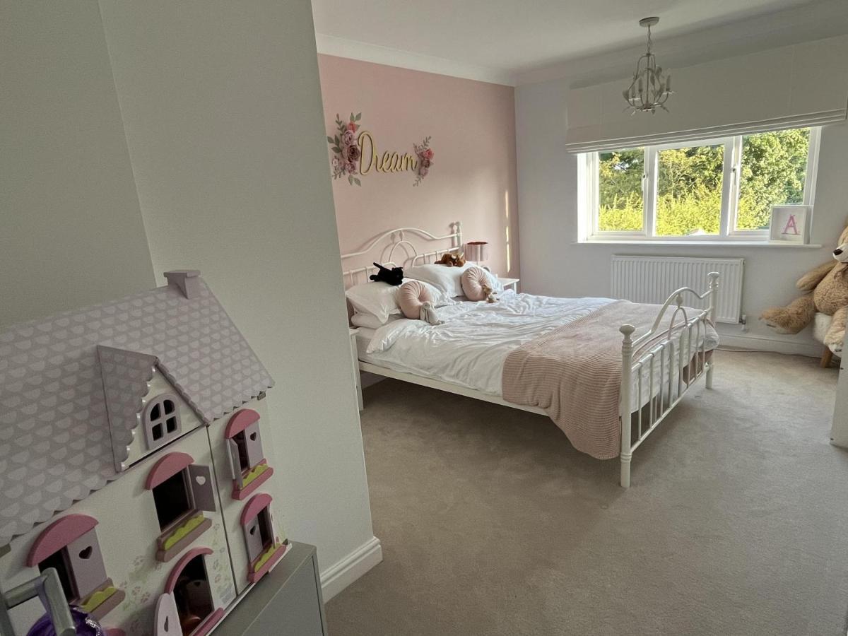5 Bedroom 4 Bathroom Gym Playroom Country Holiday home Leamington Spa