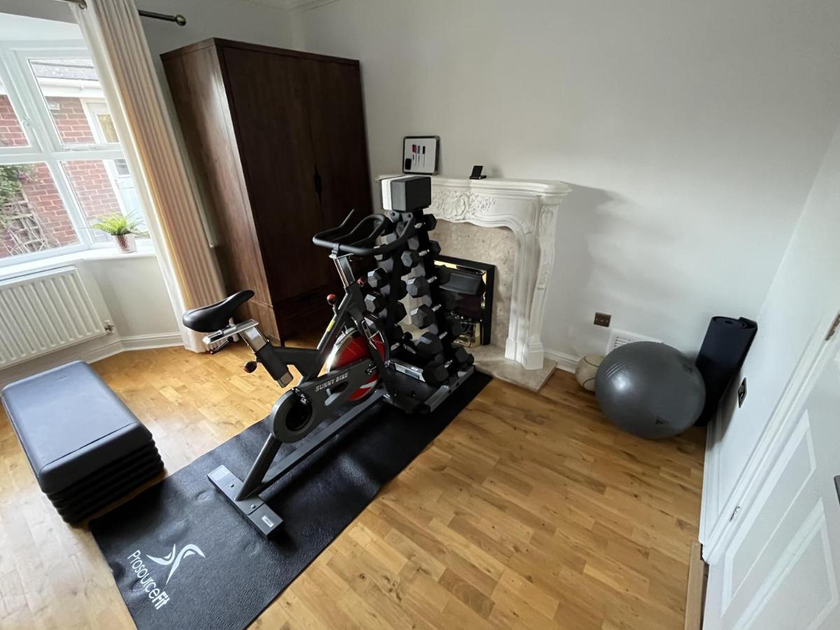 5 Bedroom 4 Bathroom Gym Playroom Country *