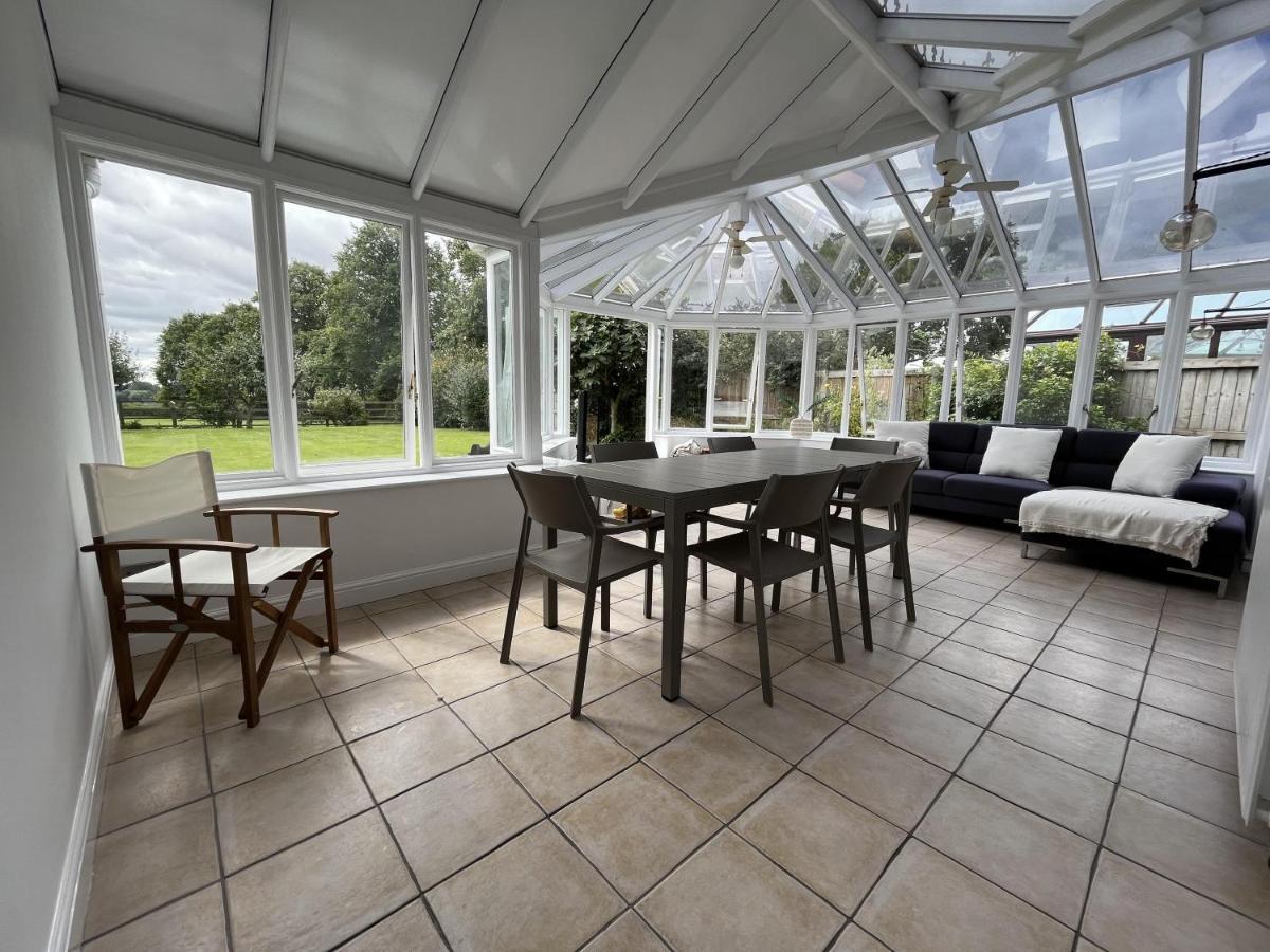 5 Bedroom 4 Bathroom Gym Playroom Country Holiday home *