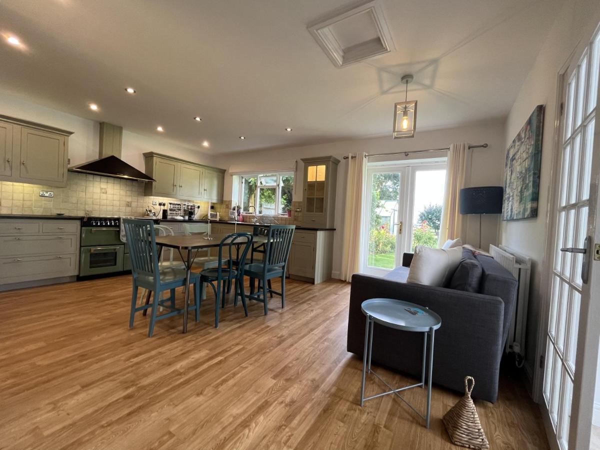 5 Bedroom 4 Bathroom Gym Playroom Country Holiday home