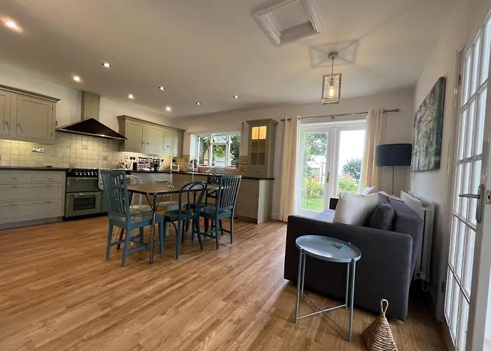 5 Bedroom 4 Bathroom Gym Playroom Country Home